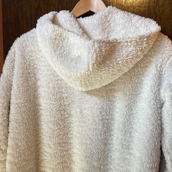 American Eagle fuzzy sweater/jacket - Picture 4 of 4